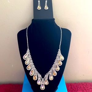 NWT “Set of Crystals Bridal Necklace & Earrings”